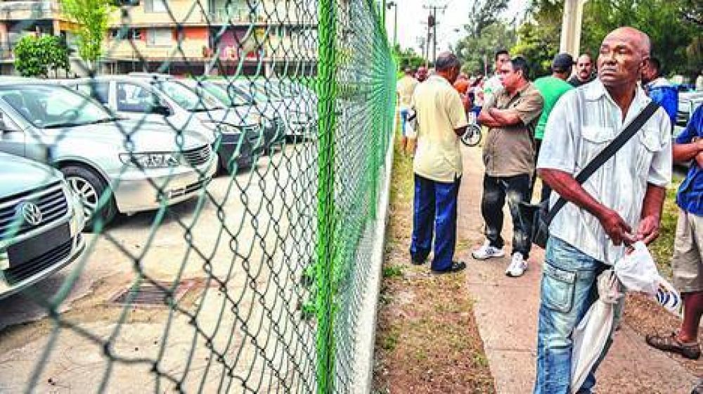 Con precios muy altos, comenz� en Cuba la venta libre de autos