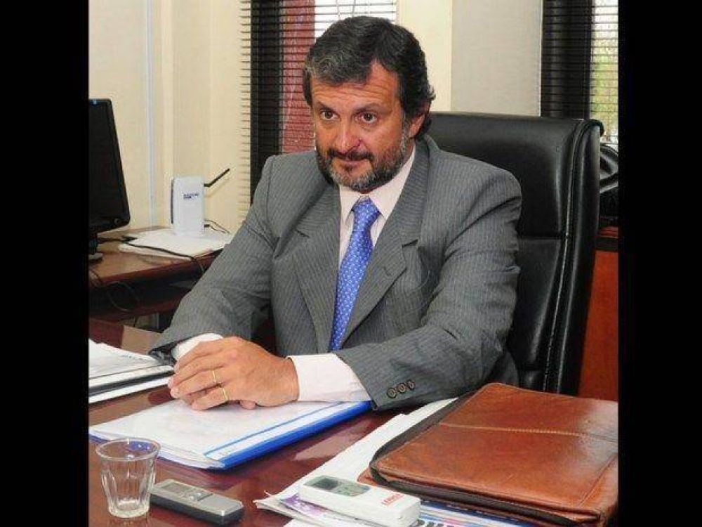 Funcionario moviliz� polic�as para trabar un informe period�stico