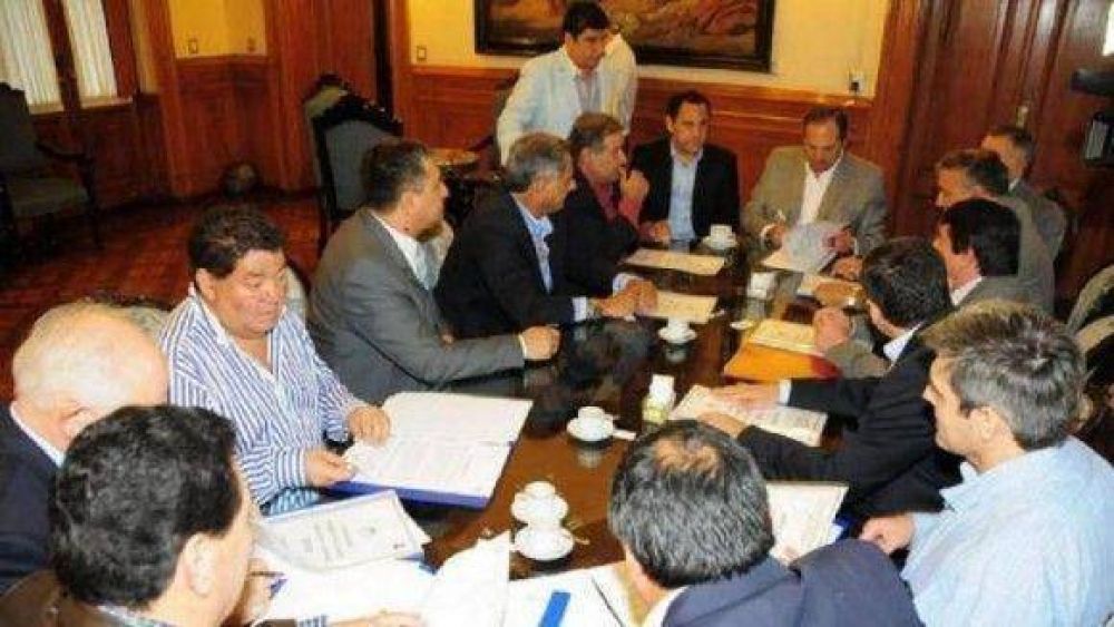 Intendentes firmaron el Pacto Social