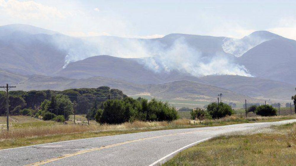 Lograron contener el incendio en Tornquist, "el m�s grande de la historia de la Provincia"