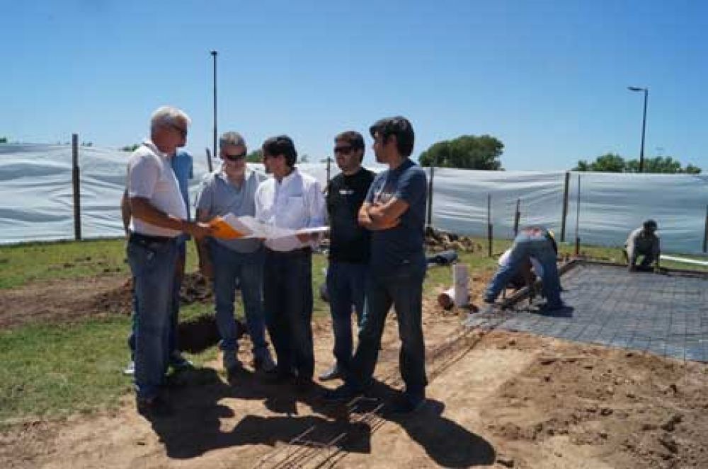 Se construyen los playones deportivos financiados por el Ministerio de Educacin 