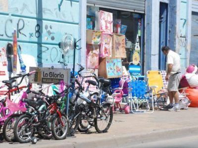 Comerciantes locales dicen que las ventas por Reyes vienen muy tranquilas