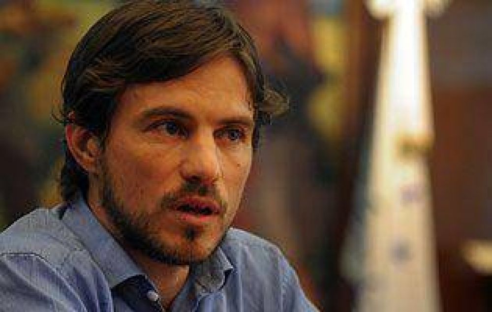 Costa destaca el acuerdo de precios, frente al ataque de Adecua