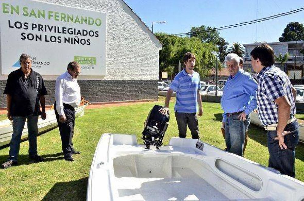 San Fernando equipa a las escuelas municipales de Remo y Canotaje