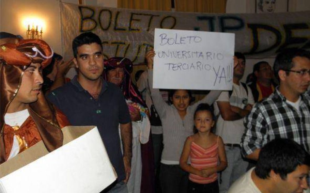 Sesi�n caliente: otro fuerte reclamo para que se cree el boleto universitario y terciario