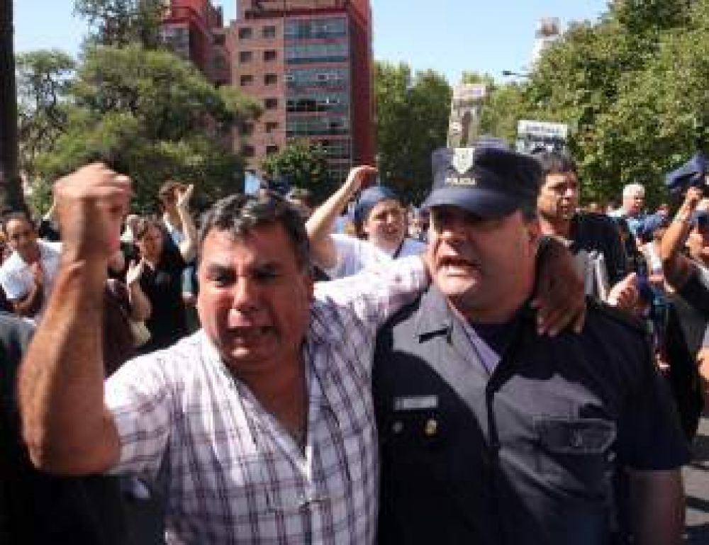 Gobierno bonaerense ratific� que cumplir� con el aumento a pol�cias