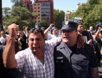 Gobierno bonaerense ratific� que cumplir� con el aumento a pol�cias