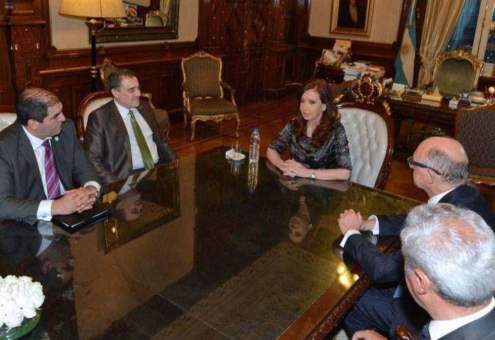 Cristina regresa esta semana para enfrentar las urgencias
