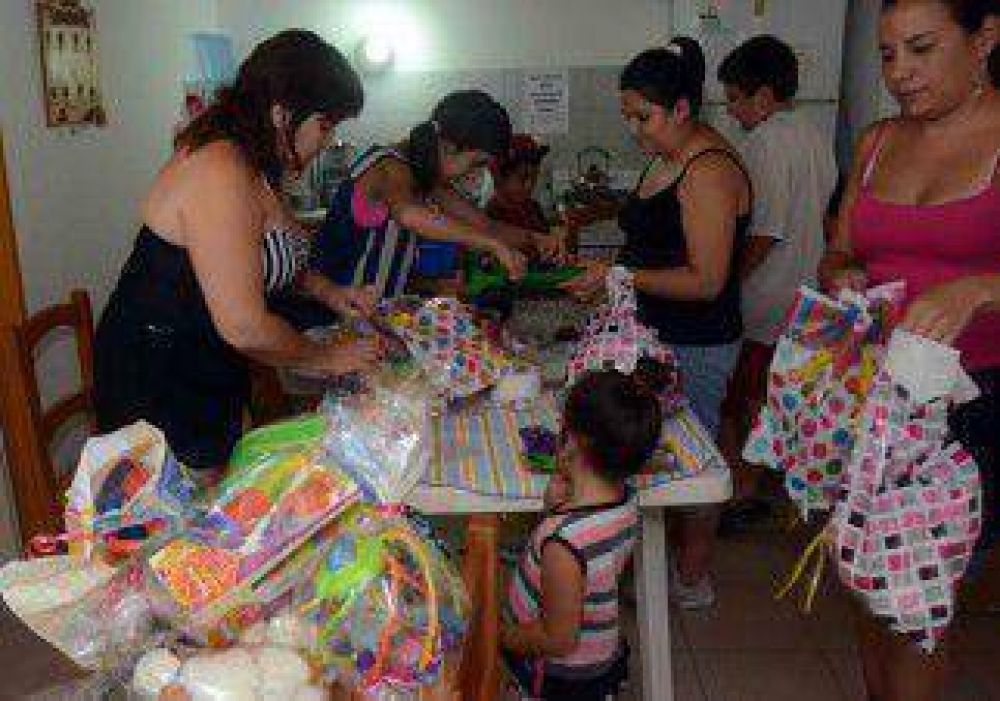 Los Reyes Magos entregan juguetes en los hospitales 