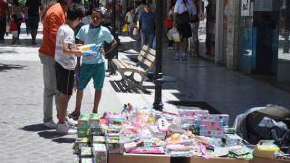 La falta de efectivo provoc� que las ventas para Reyes sean casi nulas