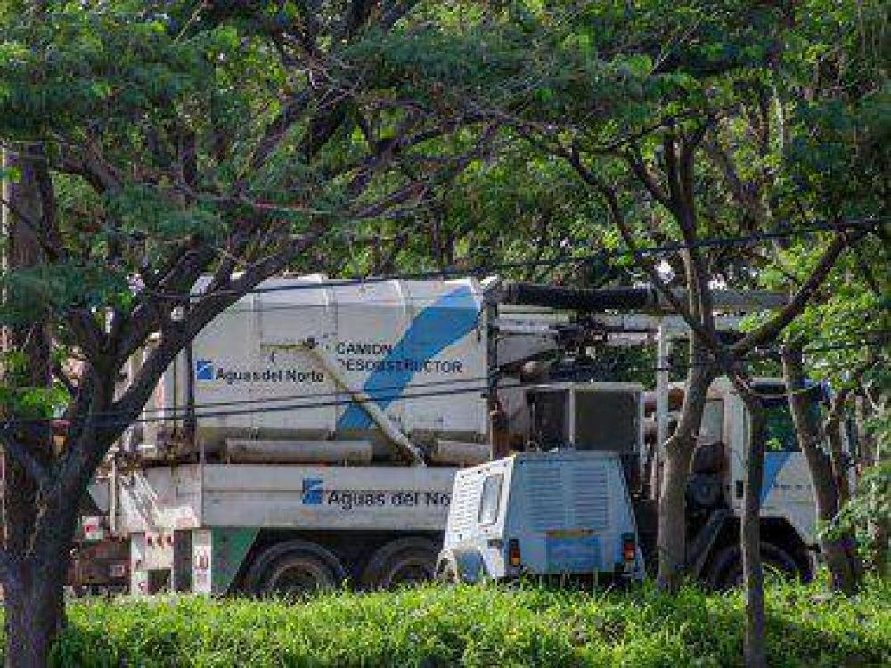 Aguas del Norte paga millonarios alquileres por camiones desobstructores