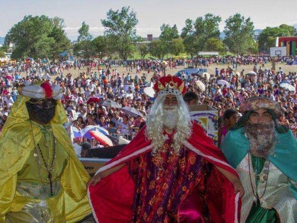 Miles de ni�os esperaron a los Reyes Magos