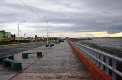 Se descuidaron de la marea y �La R�a� les tap� la camioneta