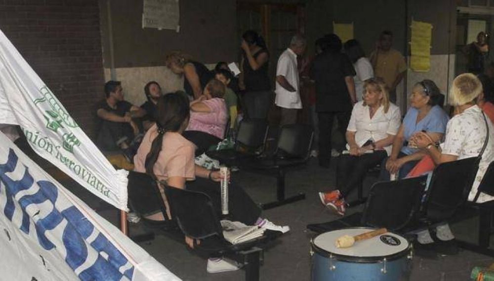 Hospitales: divisi�n gremial complica una salida del conflicto