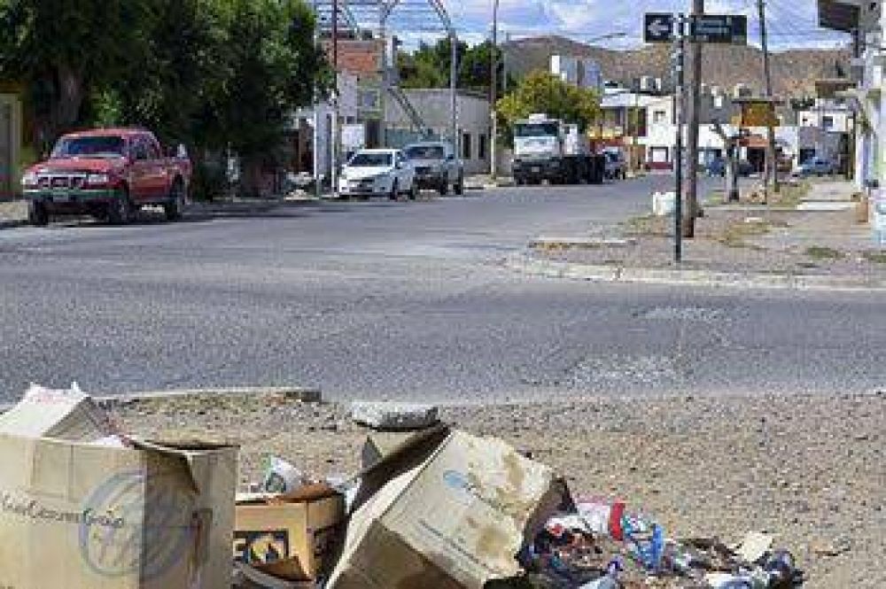 LATINI LE SALI� A PEDIR A C�RDOBA QUE SE OCUPE DE LIMPIAR LAS CALLES DE CALETA