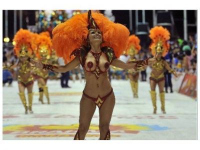 Unas 20.000 personas en el carnaval m�s grande del pa�s