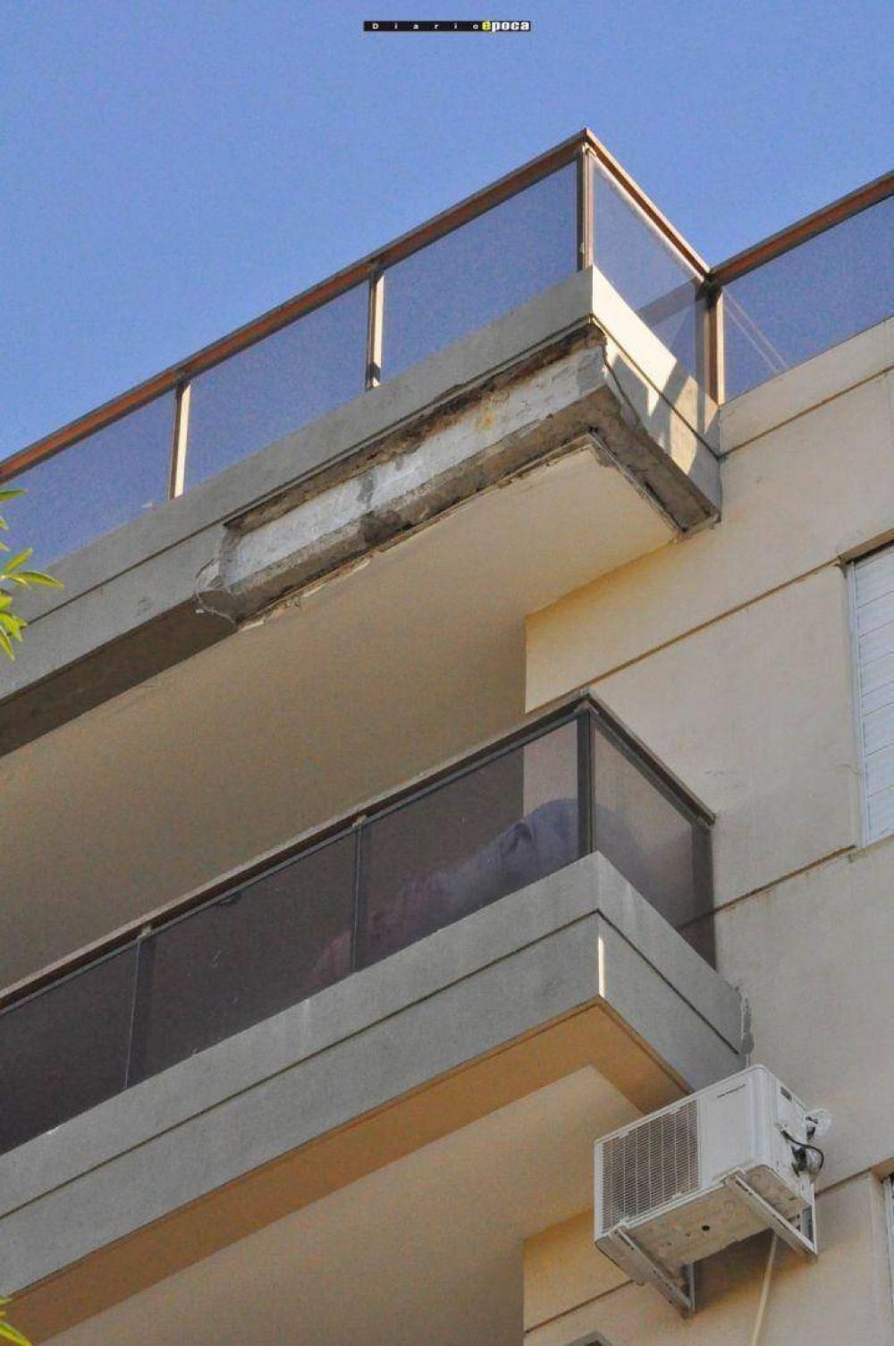 Vecinos del edificio de Moreno al 800 temen m�s desprendimientos