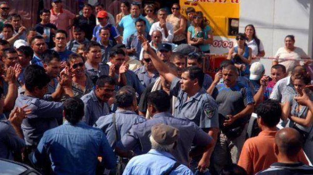 El gobernador de Misiones aclara que no dio marcha atrs con el aumento a los policas  