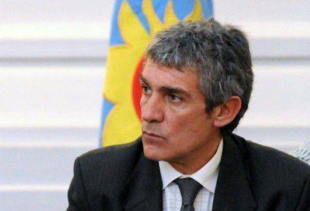 Rodr�guez dijo que �hay dirigencia del f�tbol y de la pol�tica que se hacen los distra�dos�