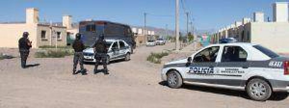 Hay otro detenido y secuestraron la moto en la que andaban los homicidas