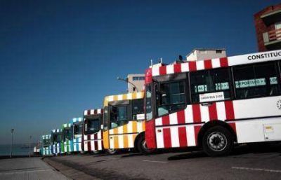Empresarios de micros quieren un boleto a $ 4,30 y los choferes anuncian paro desde la 0 hora de este mi�rcoles. 