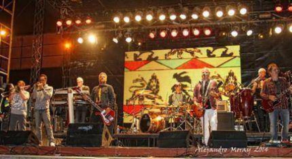 Los Pericos brindaron un impactante show en Necochea