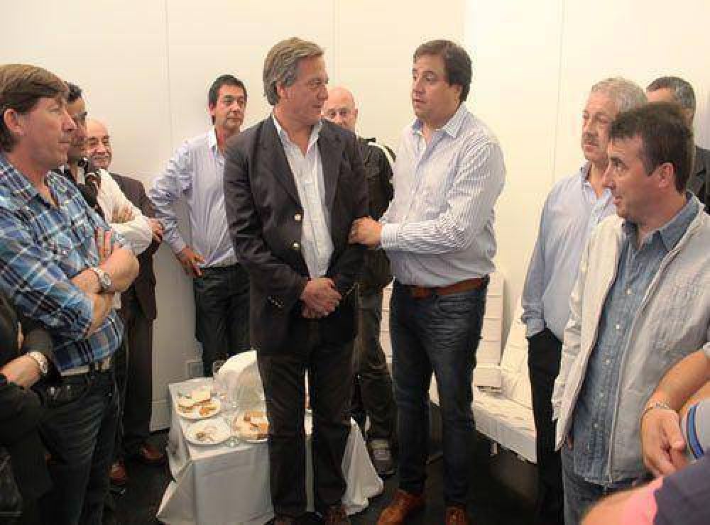 Manino Iriart convoc� a unos 50 funcionarios