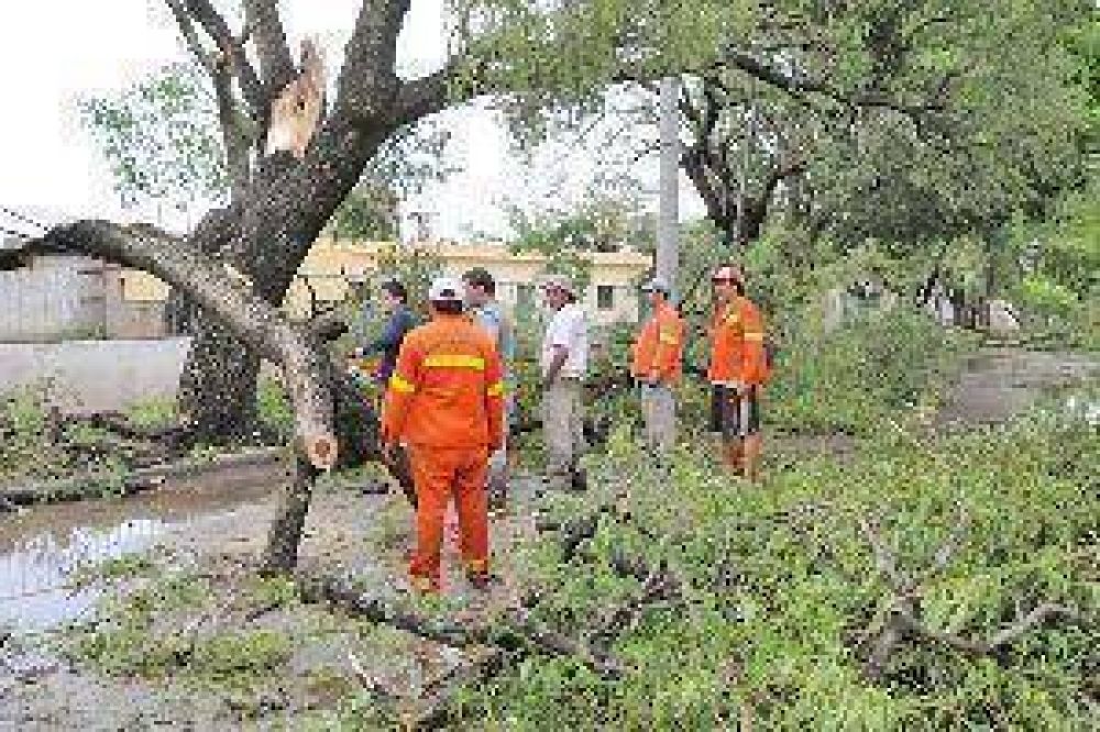 Contin�an las tareas en los barrios despu�s del fuerte temporal