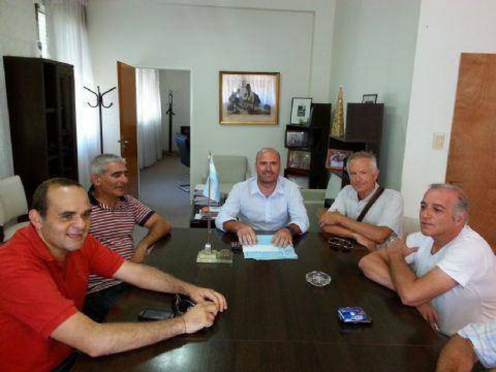 El hombre de Garaza, H�ctor Al�, asumi� como Intendente interino.