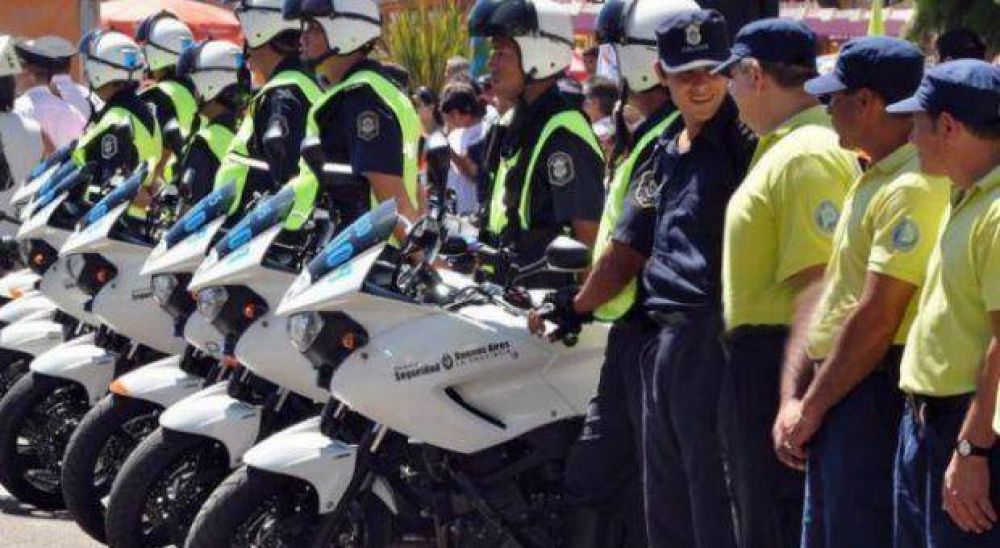 Seguridad dice que polic�as desplegados en la Costa �no afectan el servicio en el conurbano ni el interior�