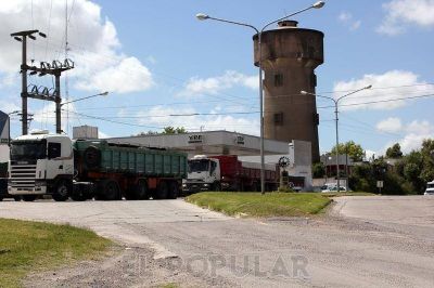 Vecinos de Sierras Bayas reclaman por cortes de agua