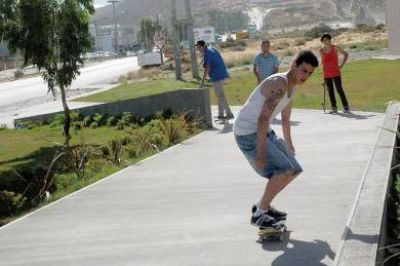 J�venes skaters a�n esperan los anunciados Skateparks