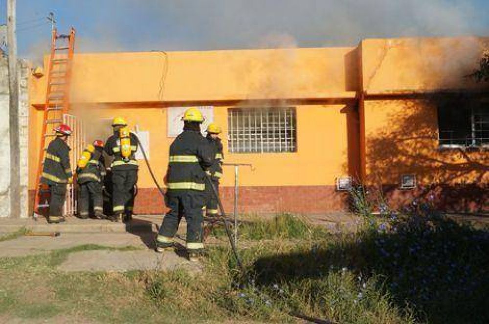 Un incendio destruy� gran parte del Jard�n de Infantes N� 911 'Negrito Falucho' 
