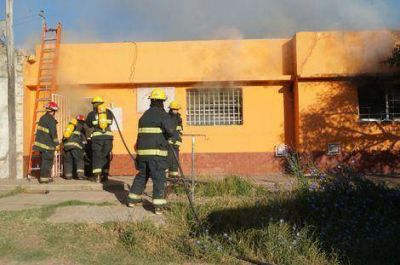 Un incendio destruy� gran parte del Jard�n de Infantes N� 911 'Negrito Falucho' 