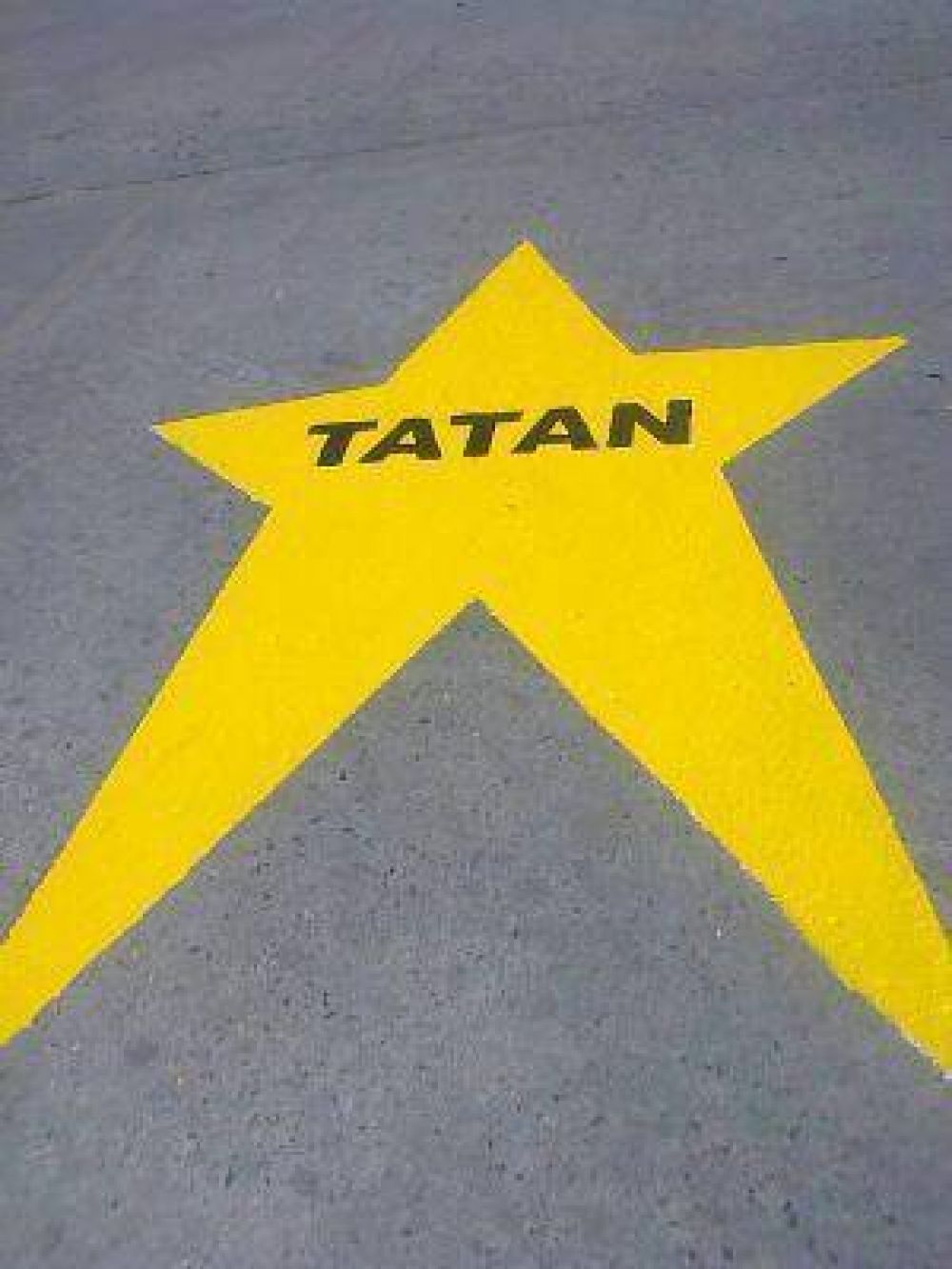 Pintaron una estrella amarilla para recordar a Jonathan Tu��n