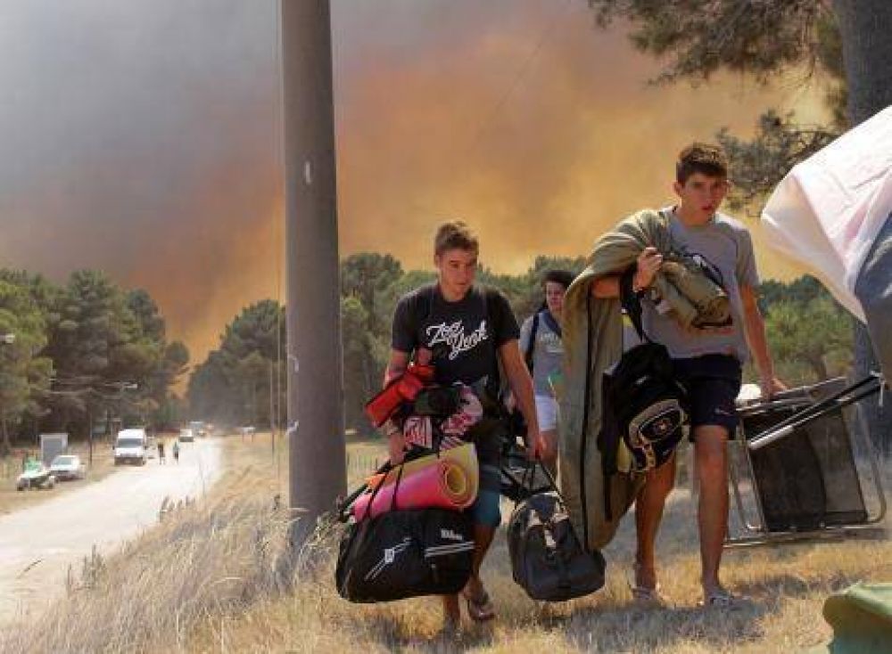 Por el fuego, evacuaron los campings
