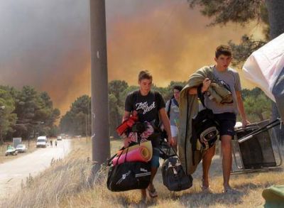 Por el fuego, evacuaron los campings