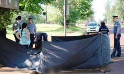 Asesinaron a una mujer mientras esperaba el colectivo