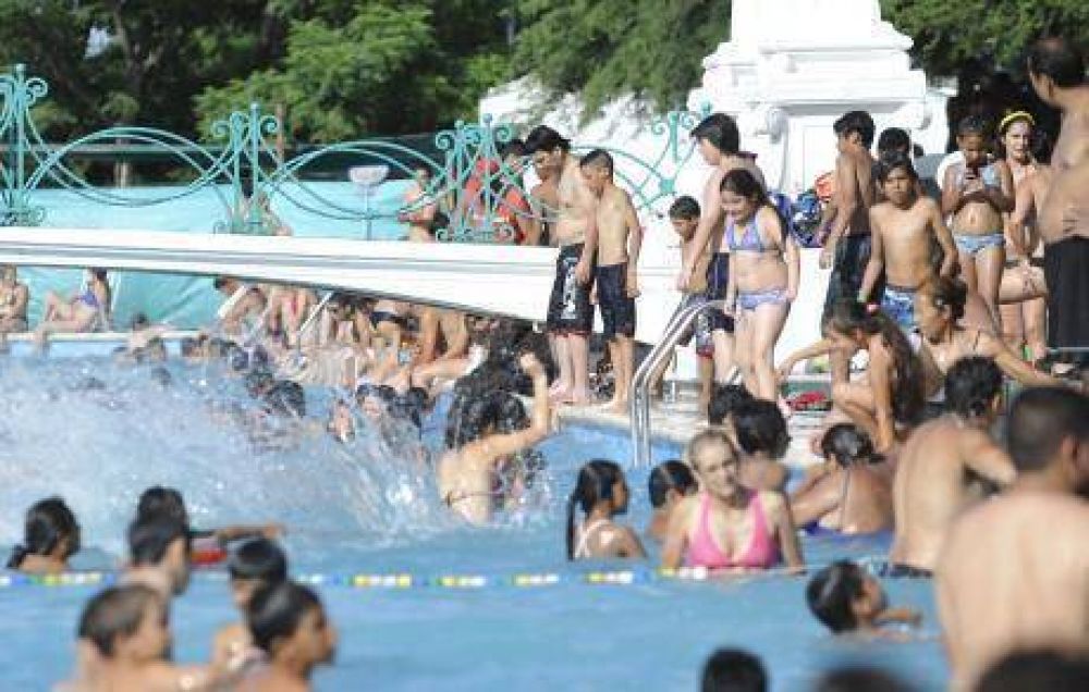 Verano 2014: 45 mil ya chapotearon en piletas de la Muni