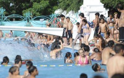 Verano 2014: 45 mil ya chapotearon en piletas de la Muni