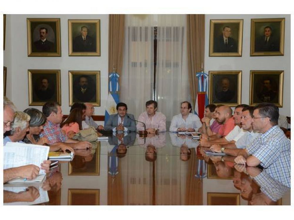 Gobierno y gremios estatales vuelven a reunirse esta tarde