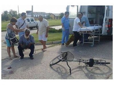 Automovilista choc� a un ciclista y se dio a la fuga