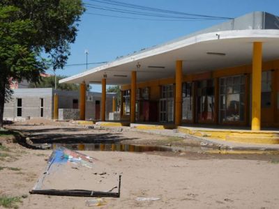 La vieja terminal a�n aguarda las obras para ser remodelada