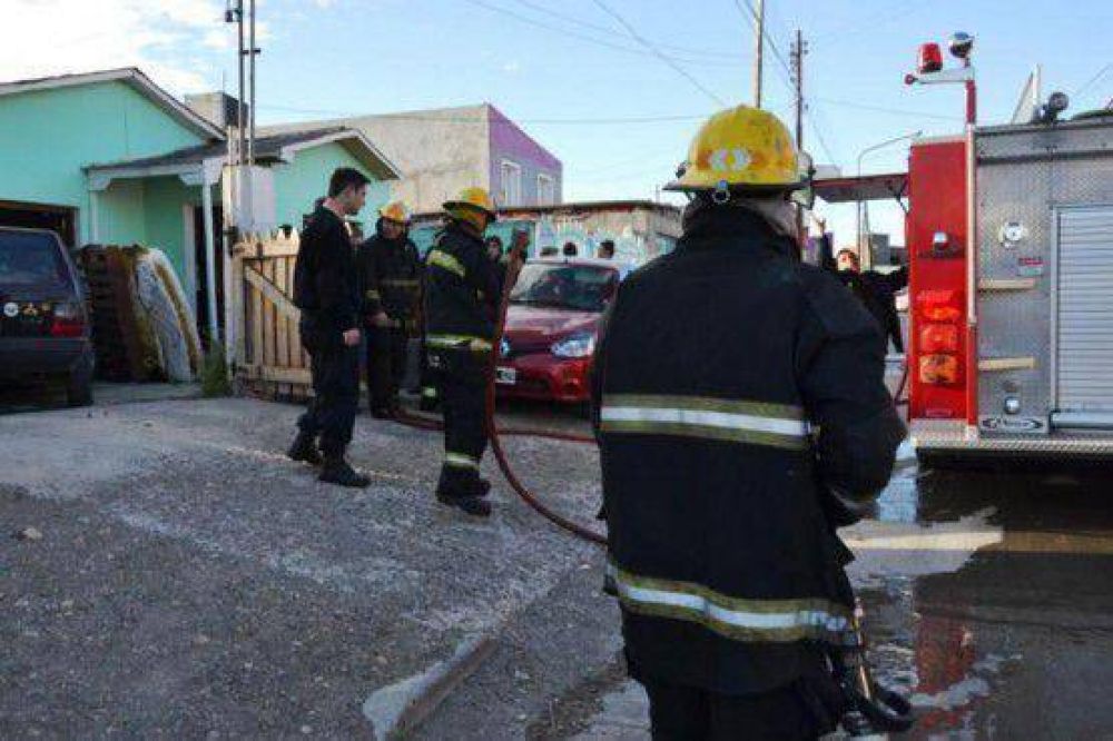 Incendio en una vivienda deja da�os materiales importantes