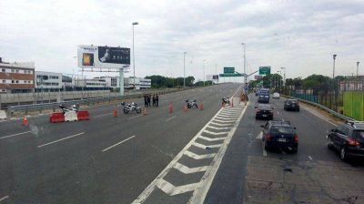 Macri rechaz� negociar bajo presi�n y asegur� que "el mecanismo no es cortar la Autopista"