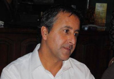 Azcona preocupado por suspensi�n del servicio de la empresa �12 de Octubre� en el barrio Ostende 