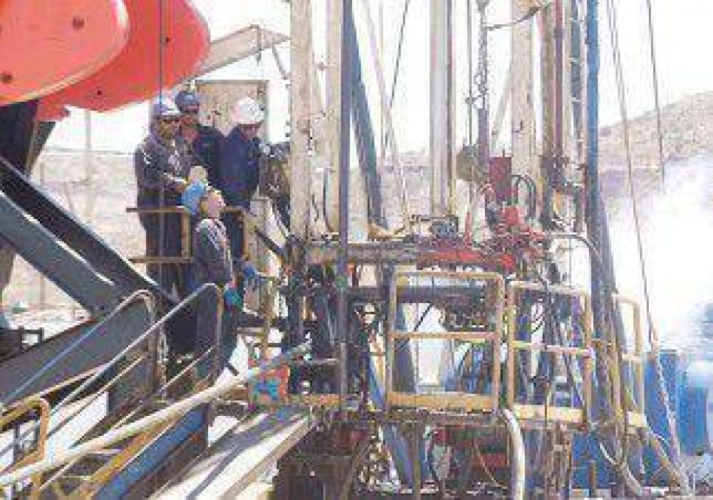 Petroleros acordaron una suba de $4 mil durante tres meses 