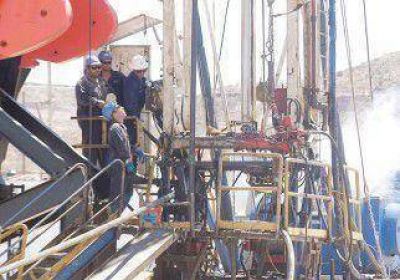 Petroleros acordaron una suba de $4 mil durante tres meses 