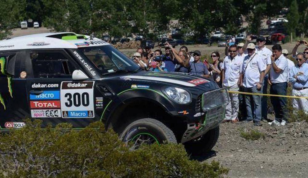 El Ministro de Deportes sigui� el paso del Dakar y adelant� el calendario 2014
