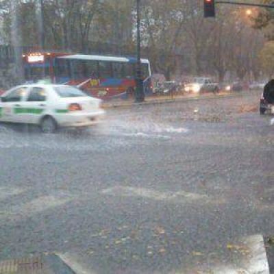 Despu�s de tanto calor, lleg� la lluvia pero continuar�an las altas temperaturas
